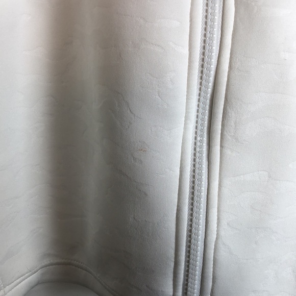 Fabletics white jacket with removable hood size medium side zipper detail - Picture 3 of 8